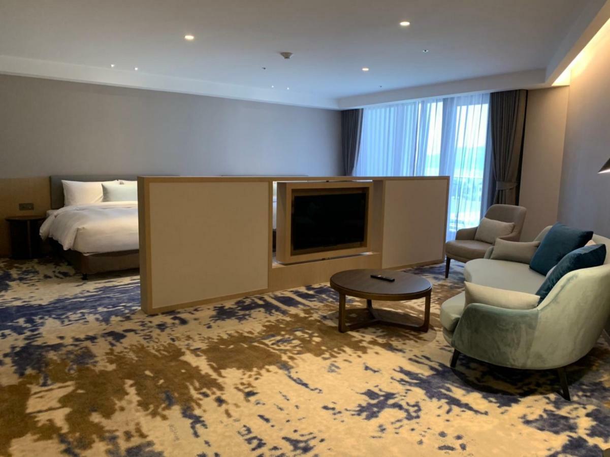 Golden Tulip FAB Hotel Tamsui Eksteriør billede